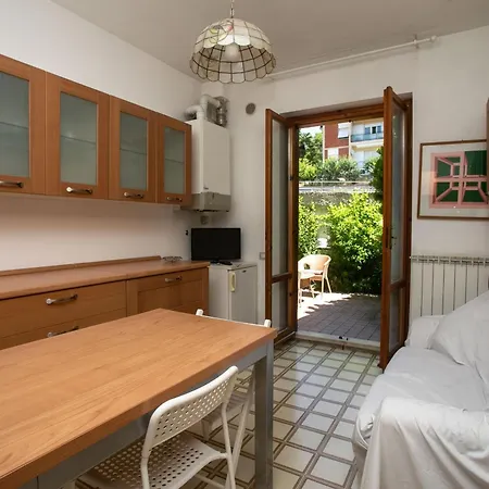 N100 - Numana, Trilocale Con Giardino A Due Passi Dal Mare Numana